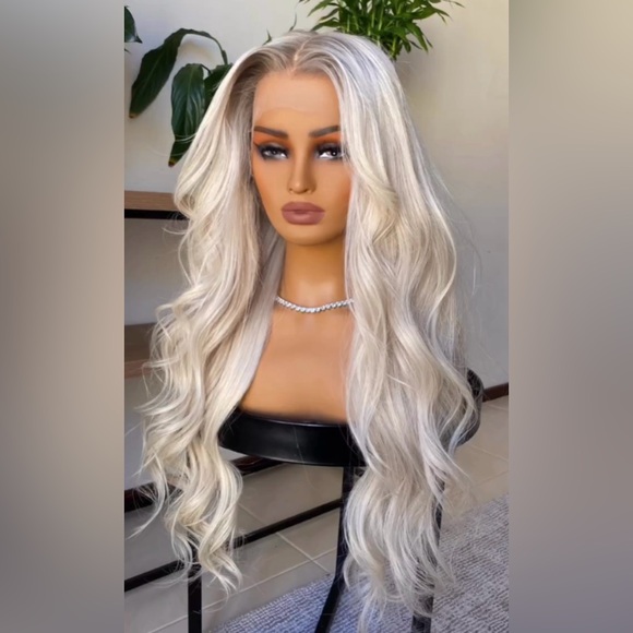 Elegant Platinum Blonde Wig